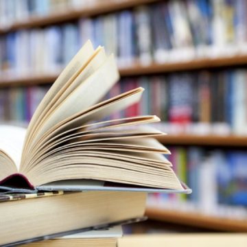 UNIUNEA EDITORILOR DIN ROMÂNIA: Decizia politică de a încredinţa editarea manualelor unei singure edituri anulează concurenţa