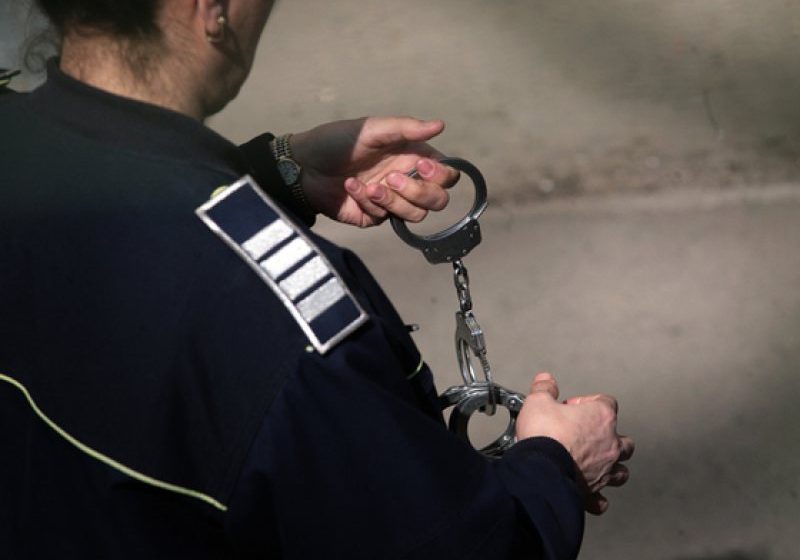 URMĂRIRI ÎN TRAFIC: Un şofer a fost reţinut după ce a lovit cu telefonul în faţă un poliţist