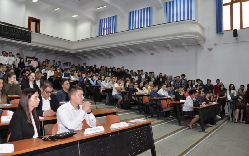 1 OCTOMBRIE: Începe un nou an universitar 1 OCTOMBRIE: Începe un nou an universitar