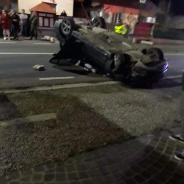 ACCIDENT GRAV LA PETROVA: Maşină răsturnată. Două persoane au ajuns la spital (FOTO) ACCIDENT GRAV LA PETROVA: Maşină răsturnată. Două persoane au ajuns la spital (FOTO)