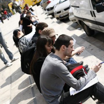 ANUNȚ: S-a lansat programul „Investeşte în tine”. DATA de la care tinerii pot cere efectiv credite cu dobândă suportată de stat