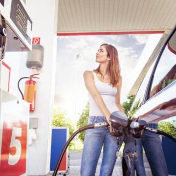 BINE DE ȘTIUT: Etichetele la care trebuie să fie atenţi şoferii când aleg carburanţii