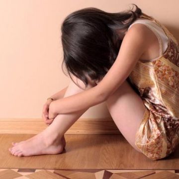 CAZ SCANDALOS: O adolescentă de 15 ani a fost răpită, bătută cu biciul şi obligată să facă materiale pornografice