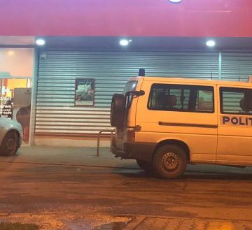 EXCLUSIV: Descindere a unui echipaj de poliție la un supermarket