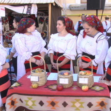 EVENIMENT: Sărbătoarea mărului din livezile tradiționale ale Maramureșului, la cea de-a VIII-a ediție