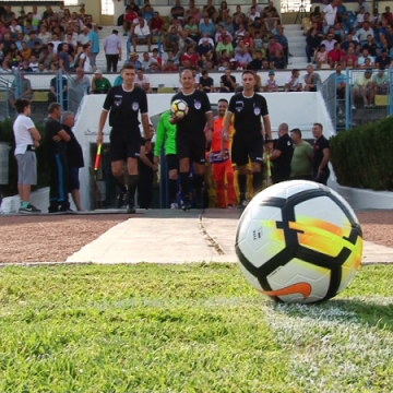 FOTBAL: Recea a bătut în deplasare și rămâne lider, în vreme ce Minerul Baia Mare e pe locul secund FOTBAL: Recea a bătut în deplasare și rămâne lider, în vreme ce Minerul Baia Mare e pe locul secund