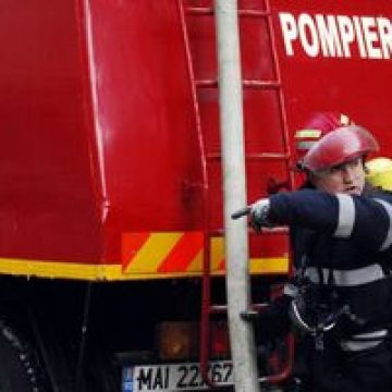 WEEKEND CU FOC: Incendii și în locuințe, și de vegetație. S-a înregistrat și o victimă