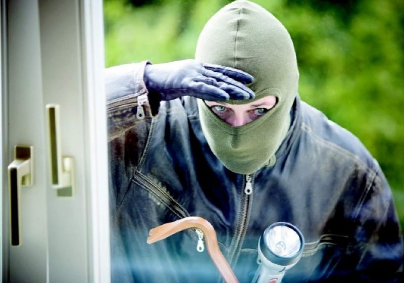 I S-A-NFUNDAT: Polițiștii au dat de urma unui hoț care fura de prin locuințe I S-A-NFUNDAT: Polițiștii au dat de urma unui hoț care fura de prin locuințe