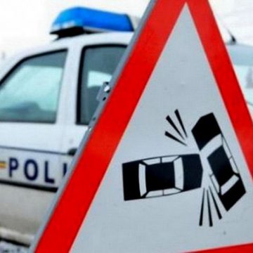 ACCIDENT: A urcat beat la volan și s-a izbit cu mașina de un copac ACCIDENT: A urcat beat la volan și s-a izbit cu mașina de un copac