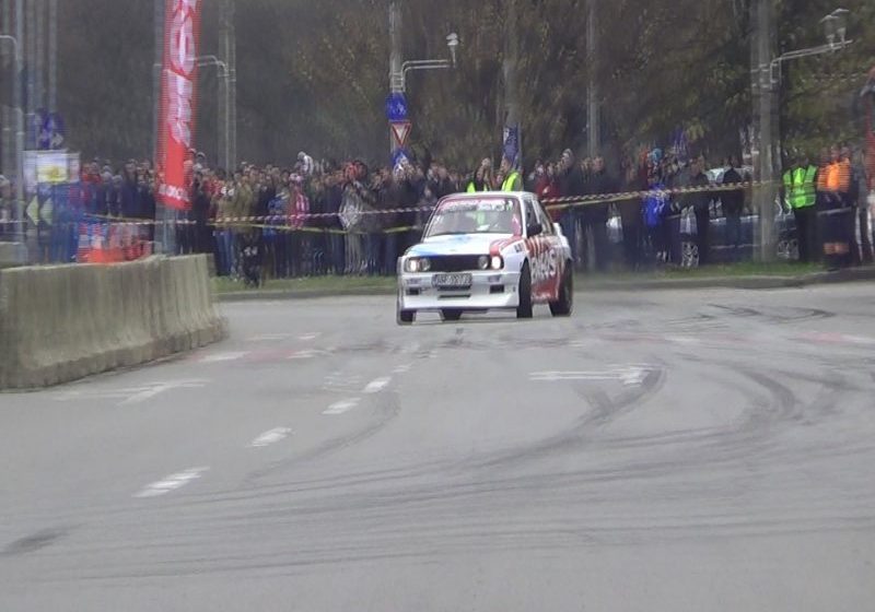 SE LASĂ CU ADRENALINĂ: Finala Campionatului Național de Drift, în Baia Mare