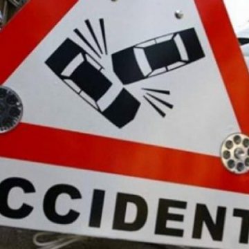 A PIERDUT CONTROLUL DIRECȚIEI: Accident cu o mașină a poliției A PIERDUT CONTROLUL DIRECȚIEI: Accident cu o mașină a poliției