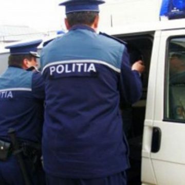 AU DAT DE BUCLUC: Doi tineri au fost reținuți după ce au dat o spargere la o farmacie AU DAT DE BUCLUC: Doi tineri au fost reținuți după ce au dat o spargere la o farmacie