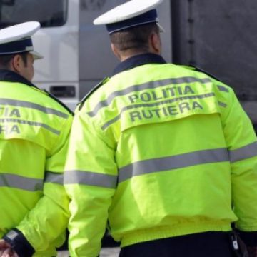 CONTROALE PE ȘOSELE: Mai mulți șoferi au rămas fără permise din cauză că n-au acordat prioritate pietonilor CONTROALE PE ȘOSELE: Mai mulți șoferi au rămas fără permise din cauză că n-au acordat prioritate pietonilor
