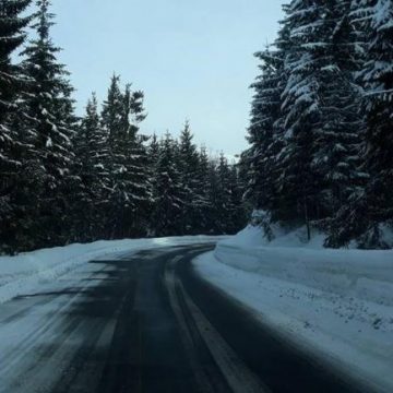 TOAMNĂ CU DINȚI: A nins în Pasul Prislop TOAMNĂ CU DINȚI: A nins în Pasul Prislop