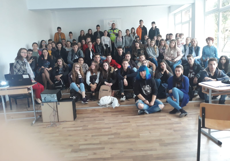 ALTFEL DE CURS: Lecție cu polițiști la Liceul Tehnologic Marmația ALTFEL DE CURS: Lecție cu polițiști la Liceul Tehnologic Marmația