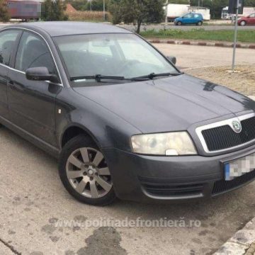 S-A BĂGAT SINGUR ÎN GURA LUPULUI: Prins la graniță la volanul unei mașini furate