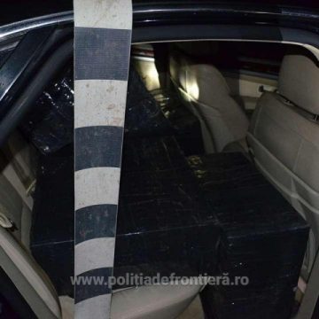 ROMÂNIA PITOREASCĂ: Contrabandă cu drona, țigări găsite și contrabandiști neprinși. Plus mașină în șanț ROMÂNIA PITOREASCĂ: Contrabandă cu drona, țigări găsite și contrabandiști neprinși. Plus mașină în șanț