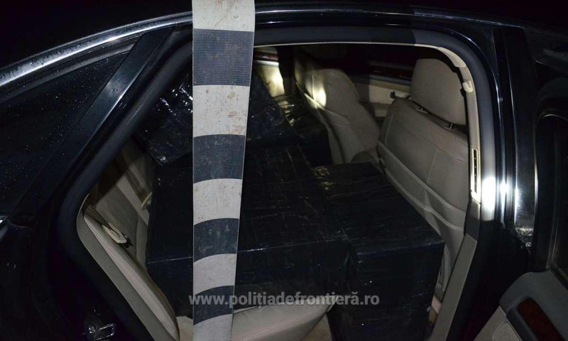 ROMÂNIA PITOREASCĂ: Contrabandă cu drona, țigări găsite și contrabandiști neprinși. Plus mașină în șanț ROMÂNIA PITOREASCĂ: Contrabandă cu drona, țigări găsite și contrabandiști neprinși. Plus mașină în șanț