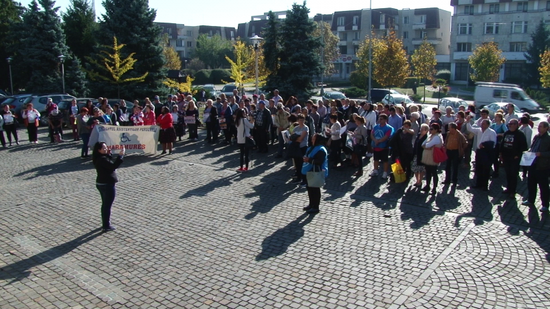 PICHETARE: Protest al asistenților maternali la Palatul Administrativ