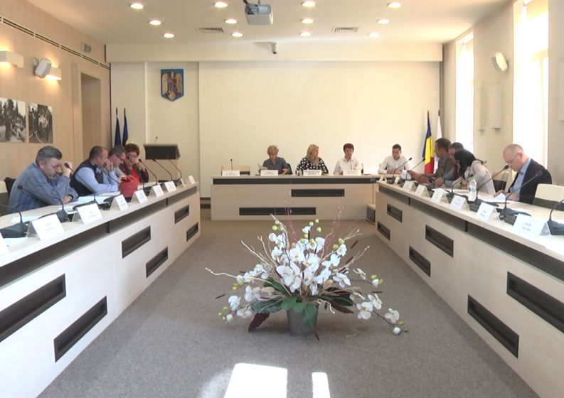 REPORTAJUL ZILEI: Cine plătește naveta dascălilor?