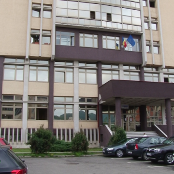 AU ADUNAT BANI CU LOPATA: Maramureșul, singurul județ din regiune care și-a făcut planul la încasări