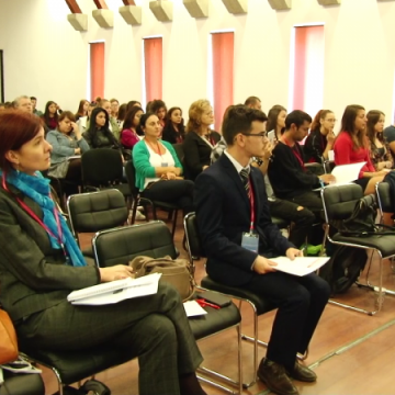 ”INDEPENDENT, DAR NU SINGUR”: Ce s-a discutat la conferința dedicată tinerilor instituționalizați