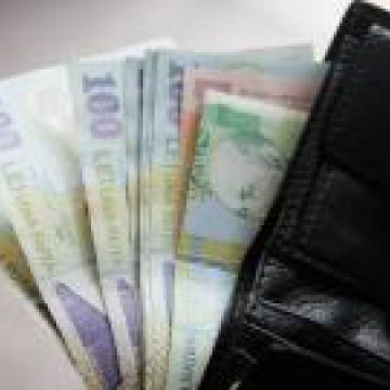 MAJORĂRI SALARIALE: Salarii mai mari în comune decât în oraş. Cât câştigă un angajat la primărie