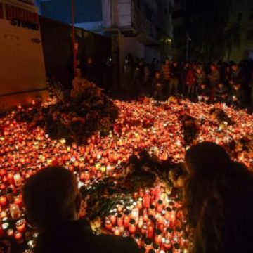 MARȘ COMEMORATIV: Colectiv, 3 ani, 65 de morţi. Restricţii în Capitală, în ziua în care se împlinesc trei ani de la tragedia din Colectiv MARȘ COMEMORATIV: Colectiv, 3 ani, 65 de morţi. Restricţii în Capitală, în ziua în care se împlinesc trei ani de la tragedia din Colectiv
