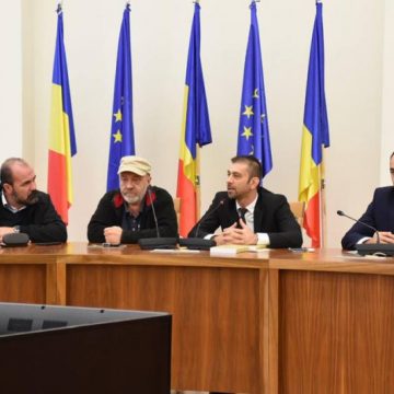 LITERATURĂ: Maramureșul e județul Unirii pentru scriitori din toată țara LITERATURĂ: Maramureșul e județul Unirii pentru scriitori din toată țara