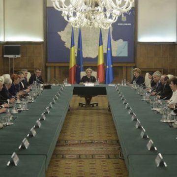 ORDONANȚĂ DE URGENȚĂ: Guvernul scade TVA la 5% pentru mai multe categorii, de la 1 noiembrie ORDONANȚĂ DE URGENȚĂ: Guvernul scade TVA la 5% pentru mai multe categorii, de la 1 noiembrie