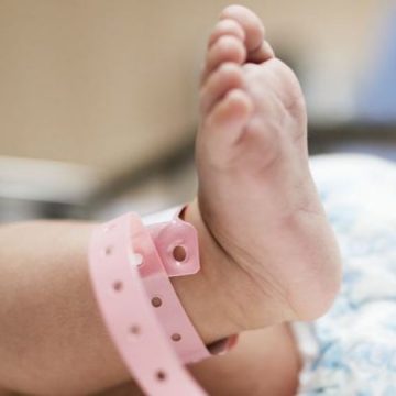 PROGRAME AMBIȚIOASE: Ministerul Sănătăţii anunţă că 161 de maternităţi vor fi dotate cu echipamente de screening auditiv pentru bebeluşi PROGRAME AMBIȚIOASE: Ministerul Sănătăţii anunţă că 161 de maternităţi vor fi dotate cu echipamente de screening auditiv pentru bebeluşi