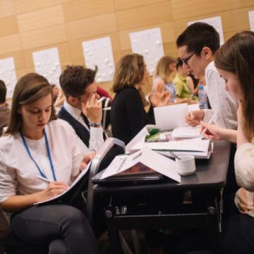 PROIECT: Primă de 600 de lei/an de la stat pentru contul de economii Junior, propusă de Guvern