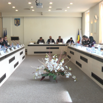 REPORTAJUL ZILEI: S-a ajustat bugetul. Vezi unde s-au mai dat niște bani REPORTAJUL ZILEI: S-a ajustat bugetul. Vezi unde s-au mai dat niște bani