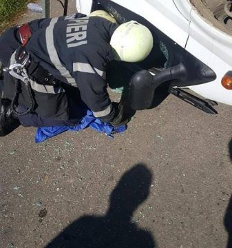 ACCIDENT: Un camion cu butelii s-a răsturnat, în Tăuții Măgherăuș