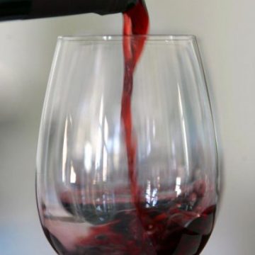 STUDIU: Când poate o cantitate mică de alcool să prezinte un risc de deces prematur STUDIU: Când poate o cantitate mică de alcool să prezinte un risc de deces prematur