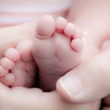 CAZ EMOŢIONANT: O femeie s-a trezit din comă după ce i-a fost pus pe piept bebeluşul ei CAZ EMOŢIONANT: O femeie s-a trezit din comă după ce i-a fost pus pe piept bebeluşul ei