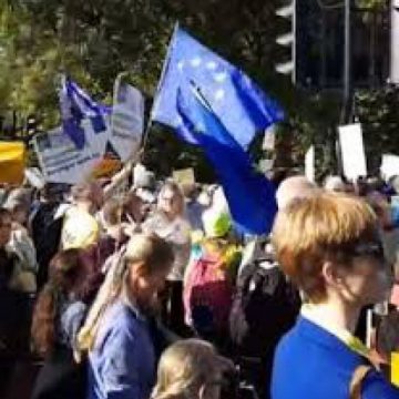 VIDEO MITING: Peste 500.000 de britanici anti-Brexit au manifestat la Londra pentru a cere un nou referendum VIDEO MITING: Peste 500.000 de britanici anti-Brexit au manifestat la Londra pentru a cere un nou referendum