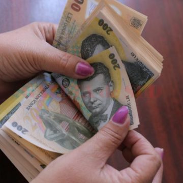 ANUNŢ MMJS: Salariul minim ar putea creşte de la 1 noiembrie. Diferenţele, în funcţie de studii ANUNŢ MMJS: Salariul minim ar putea creşte de la 1 noiembrie. Diferenţele, în funcţie de studii