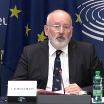 ÎNGRIJORARE: Prim-vicepreşedintele CE a criticat modificarea legilor Justiţiei şi a vorbit despre demiterea şefei DNA / Timmermans: Nu vom ezita să aducem în faţa instanţei guvernul român ÎNGRIJORARE: Prim-vicepreşedintele CE a criticat modificarea legilor Justiţiei şi a vorbit despre demiterea şefei DNA / Timmermans: Nu vom ezita să aducem în faţa instanţei guvernul român