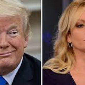 ATAC: Donald Trump o numeşte într-un tweet incendiar pe Stormy Daniels: ”Faţă de cal” ATAC: Donald Trump o numeşte într-un tweet incendiar pe Stormy Daniels: ”Faţă de cal”