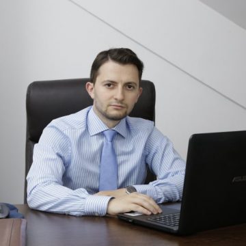 VLAD DURUȘ (USR): ”Cu avocatul poporului „dezertat” în concediu, guvernul PSD-ALDE forțează epurarea întregului DNA”