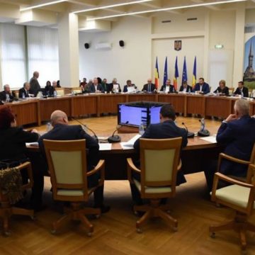AGENDA: Peste 25 de proiecte de hotărâre îi așteaptă pe consilierii județeni la ședința ordinară din această lună