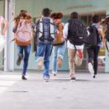 COSTISITOR: Cât costă educația „gratuită”. Principalele cheltuieli ale părinților