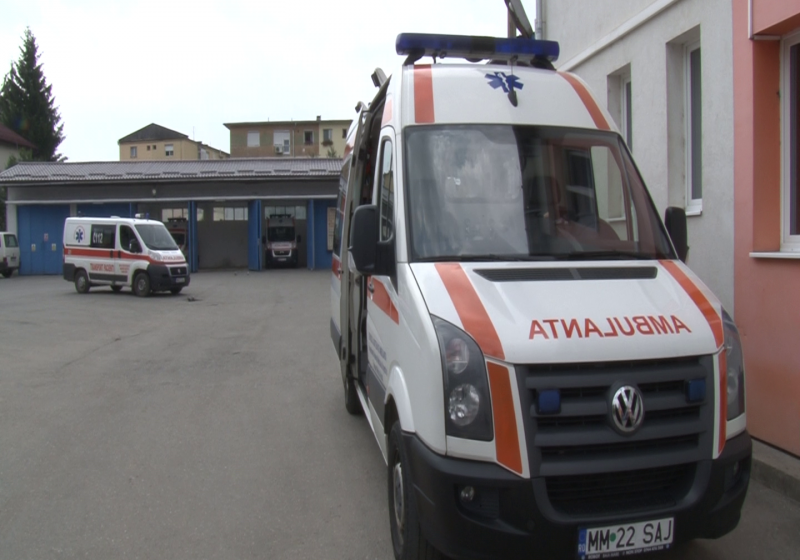 ASISTENŢĂ MEDICALĂ CU INJURII: Ambulanţieri jigniţi de aparţinătorii unui pacient ASISTENŢĂ MEDICALĂ CU INJURII: Ambulanţieri jigniţi de aparţinătorii unui pacient