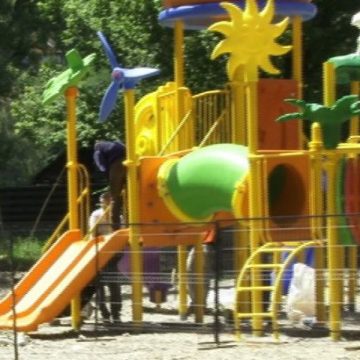 INVESTIȚII: Peste 4 milioane de lei pentru un parc cu locuri de joacă