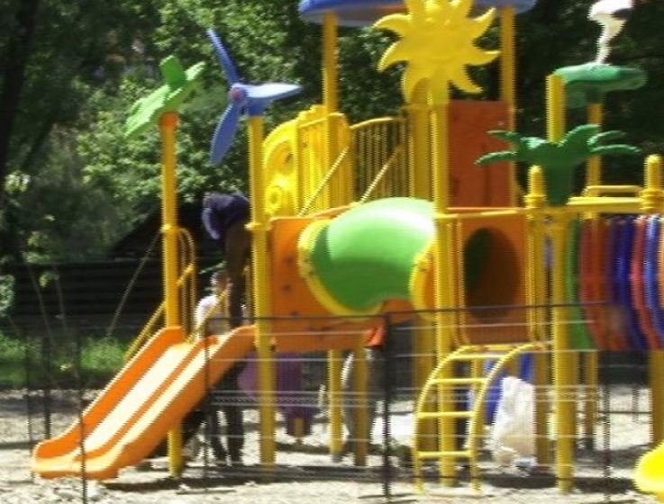 INVESTIȚII: Peste 4 milioane de lei pentru un parc cu locuri de joacă