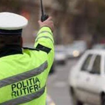CU MAȘINA-N ȘANȚ: Nici nu avea permis și conducea și beat