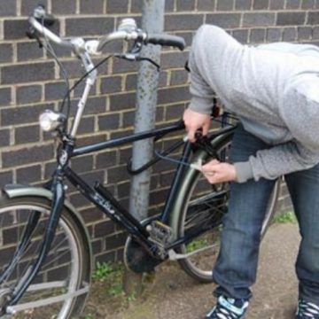 LI S-A-NFUNDAT: Doi hoți de biciclete au fost dibuiți repede de polițiști