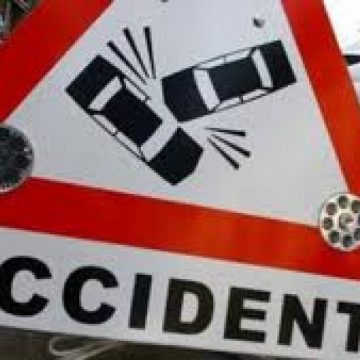 DIN CAUZA VITEZEI: A intrat pe contrasens și s-a izbit de o autoutilitară