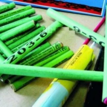 ȘI-AU DAT FOC LA VALIZĂ: Trei minori cercetați după ce au fost prinși cu sute de petarde